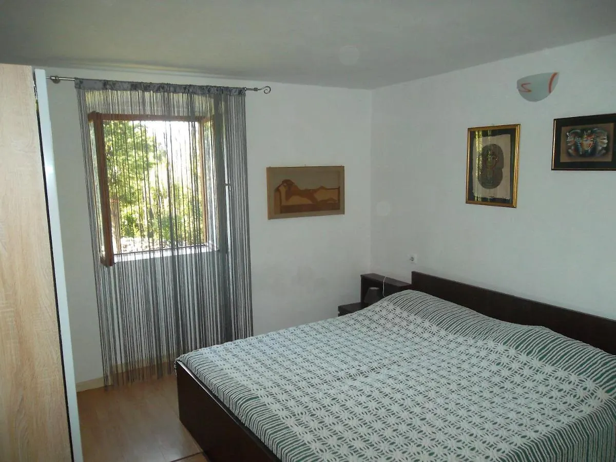 Apartment Damir Nerezine